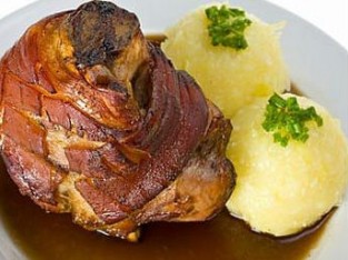 Chân giò nướng kiểu Đức