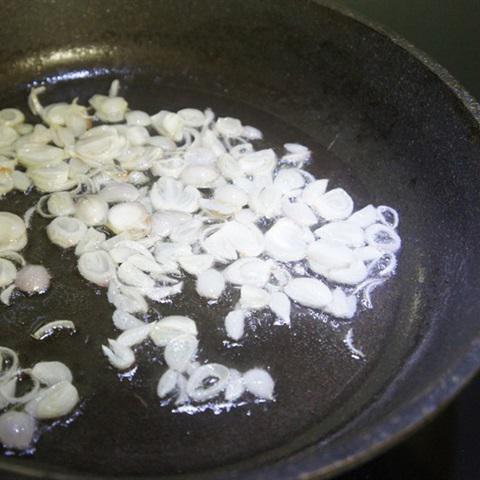 Cách làm chân giò xào lăn