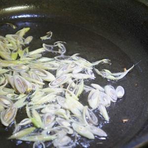 Cách làm chân giò xào lăn