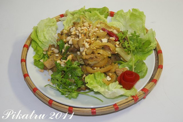 Chân giò xào lăn