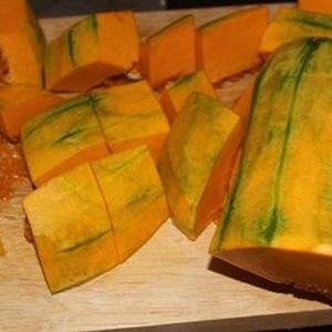 Cách nấu cháo bí đỏ đậu xanh