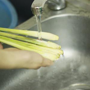 Cách làm chạo bò cuốn sả