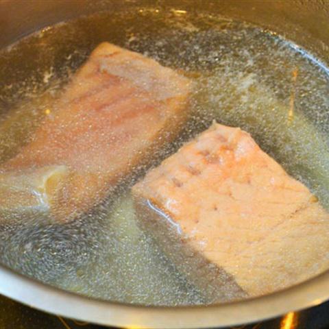 Cách làm cháo cá hồi bí đỏ
