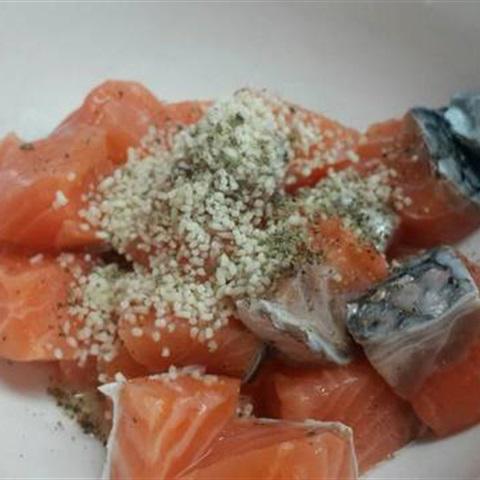 Cách làm cháo cá hồi màu sắc