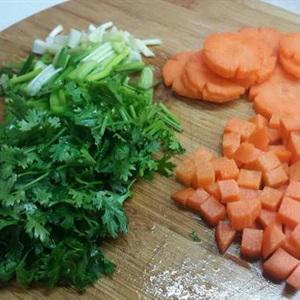 Cách làm cháo cá hồi màu sắc