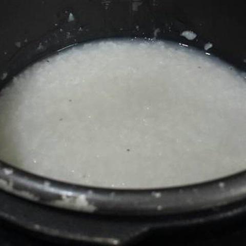 Cách làm cháo cá hồi màu sắc