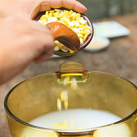 Cách làm cháo củ sen bắp non