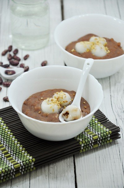 Cháo đậu đỏ bánh trôi
