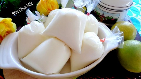 Cháo gà gỏi bắp chuối cho bữa sáng cuối tuần