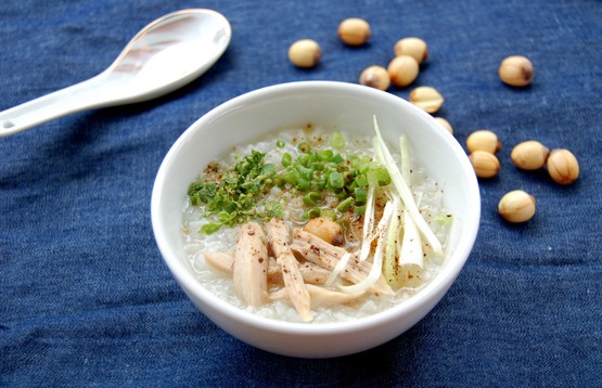 Cháo gà hạt sen