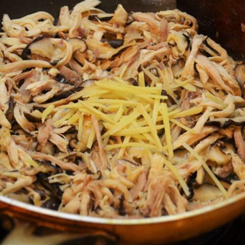 Cách làm cháo gà xé nấm hương