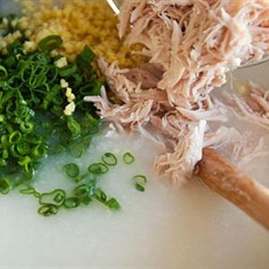 Cách làm cháo gà xé