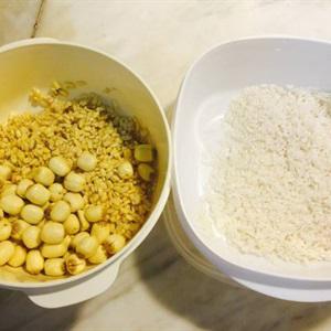 Cách làm cháo hạt sen bắp bò