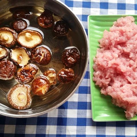 Cách làm cháo hạt sen thịt bằm