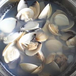 Cách làm cháo nghêu nấu tôm