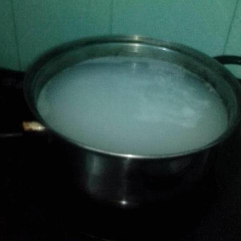 Cách làm cháo óc heo và đậu Hà Lan