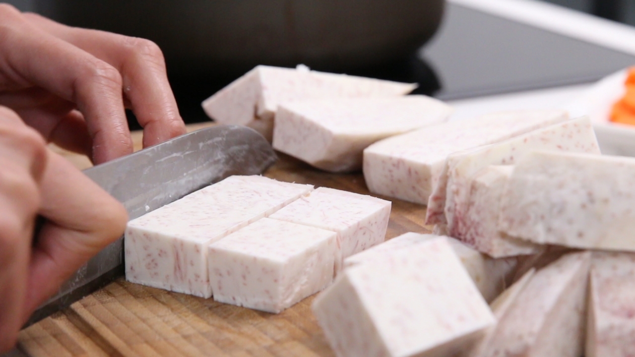 Cháo sườn heo cá khô nấu đậu phộng thơm ngon cho ngày bạn chán cơm