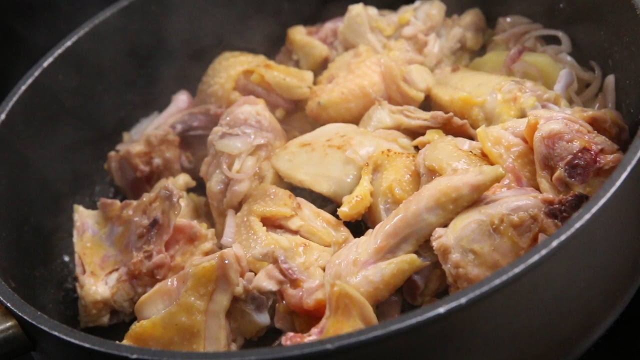 Cháo sườn heo cá khô nấu đậu phộng thơm ngon cho ngày bạn chán cơm