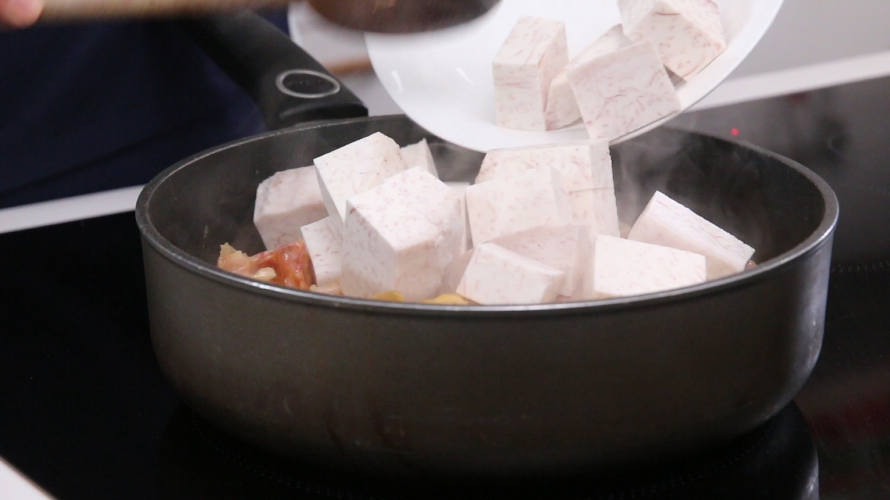 Cháo sườn heo cá khô nấu đậu phộng thơm ngon cho ngày bạn chán cơm