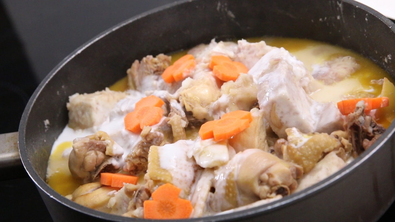 Cháo sườn heo cá khô nấu đậu phộng thơm ngon cho ngày bạn chán cơm