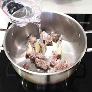 Cách làm cháo sườn khoai môn