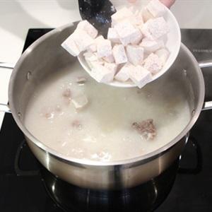 Cách làm cháo sườn khoai môn