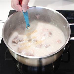 Cách làm cháo sườn khoai môn