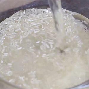 Cách làm cháo thịt gà bằng nồi cơm điện