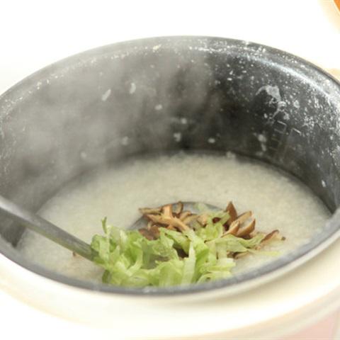 Cách làm cháo thịt gà bằng nồi cơm điện