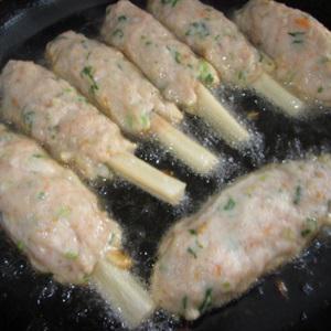 Cách làm chạo tôm bọc mía đường