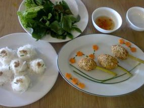 Chạo tôm chiên mè