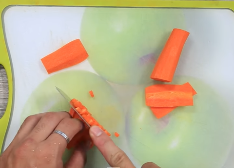 Chảy nước miếng với gà nướng ngũ vị ngon mềm, vàng óng