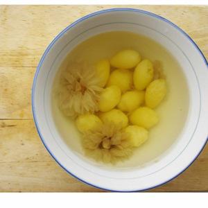 Cách làm chè bạch quả hoa cúc