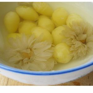 Cách làm chè bạch quả hoa cúc