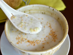 Chè bắp bột báng lạ miệng