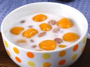 Chè bí đỏ đậu phộng