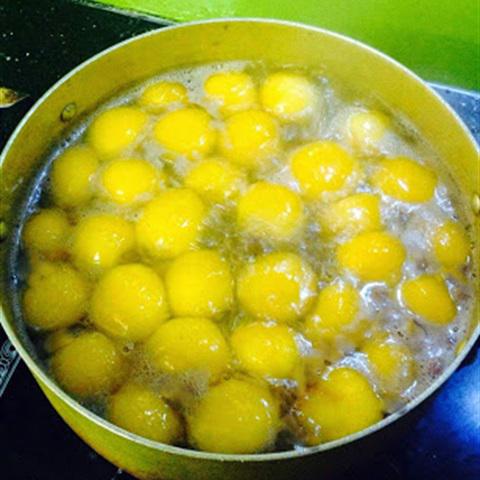 Cách làm chè bí đỏ trái cây