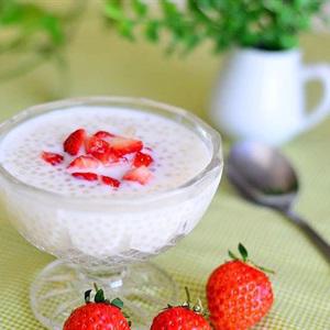 Cách làm chè bột báng dâu tây