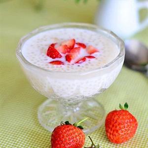 Cách làm chè bột báng dâu tây