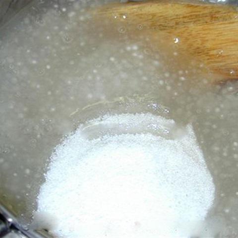 Cách làm chè bột báng nấu dừa non