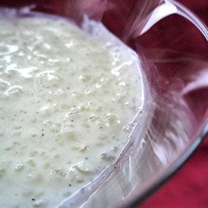 Cách làm chè bột báng nấu dừa non