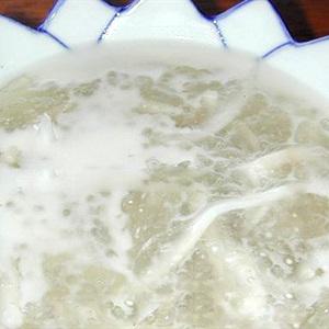 Cách làm chè bột báng nấu dừa non