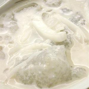 Cách làm chè bột báng nấu dừa non