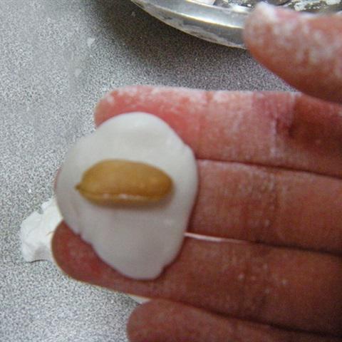 Cách làm chè bột lọc bọc đậu phộng