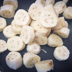 Cách làm chè chuối nếp cẩm tại nhà