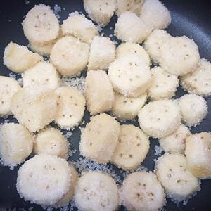 Cách làm chè chuối nếp cẩm tại nhà