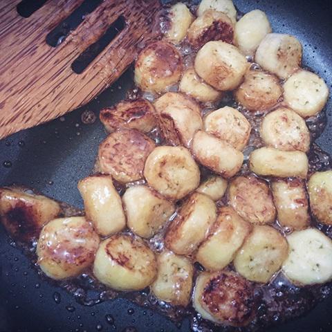 Cách làm chè chuối nếp cẩm tại nhà