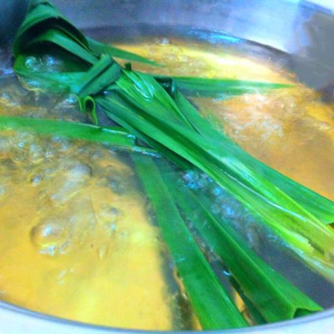 Cách làm chè cốm nấu lá dứa