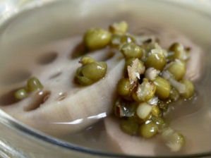 Chè củ sen đậu xanh cuối tuần thanh mát