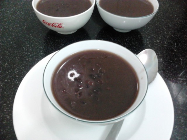 Chè đậu đen bột sắn